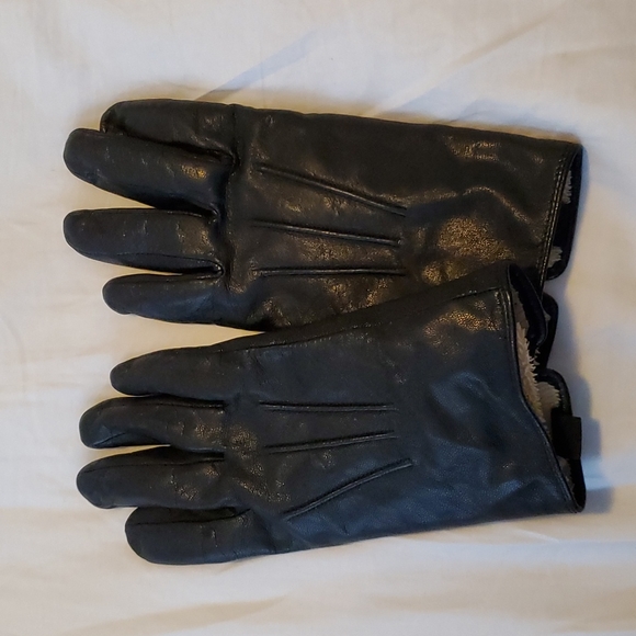 ✨Isotoner Black Tech Women's Gloves Size Medium✨ - Picture 1 of 3